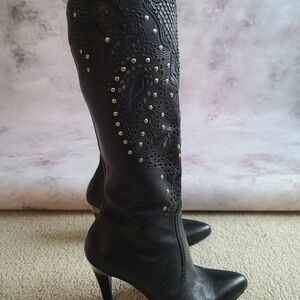 Elegant Black Leather Women's Boots